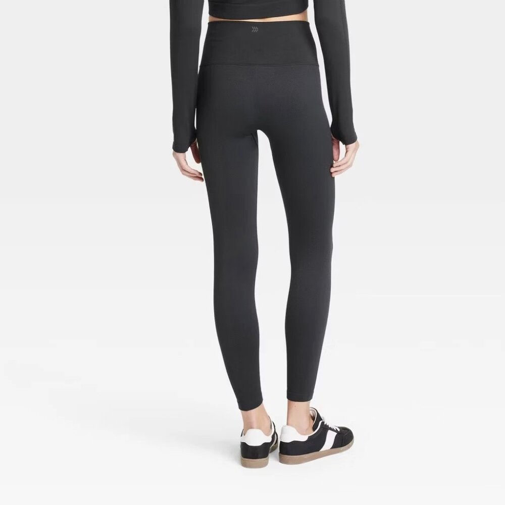 NWT - Large: Seamless, Ribbed, Black All in Motion High Rise 7/8 Flex Legging - Picture 2 of 4